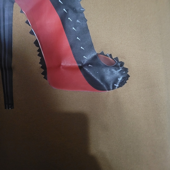 Boutique women high heel t shirt. - Picture 5 of 6